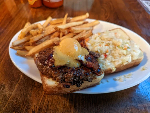 Lucky's Taproom & Eatery photo 4